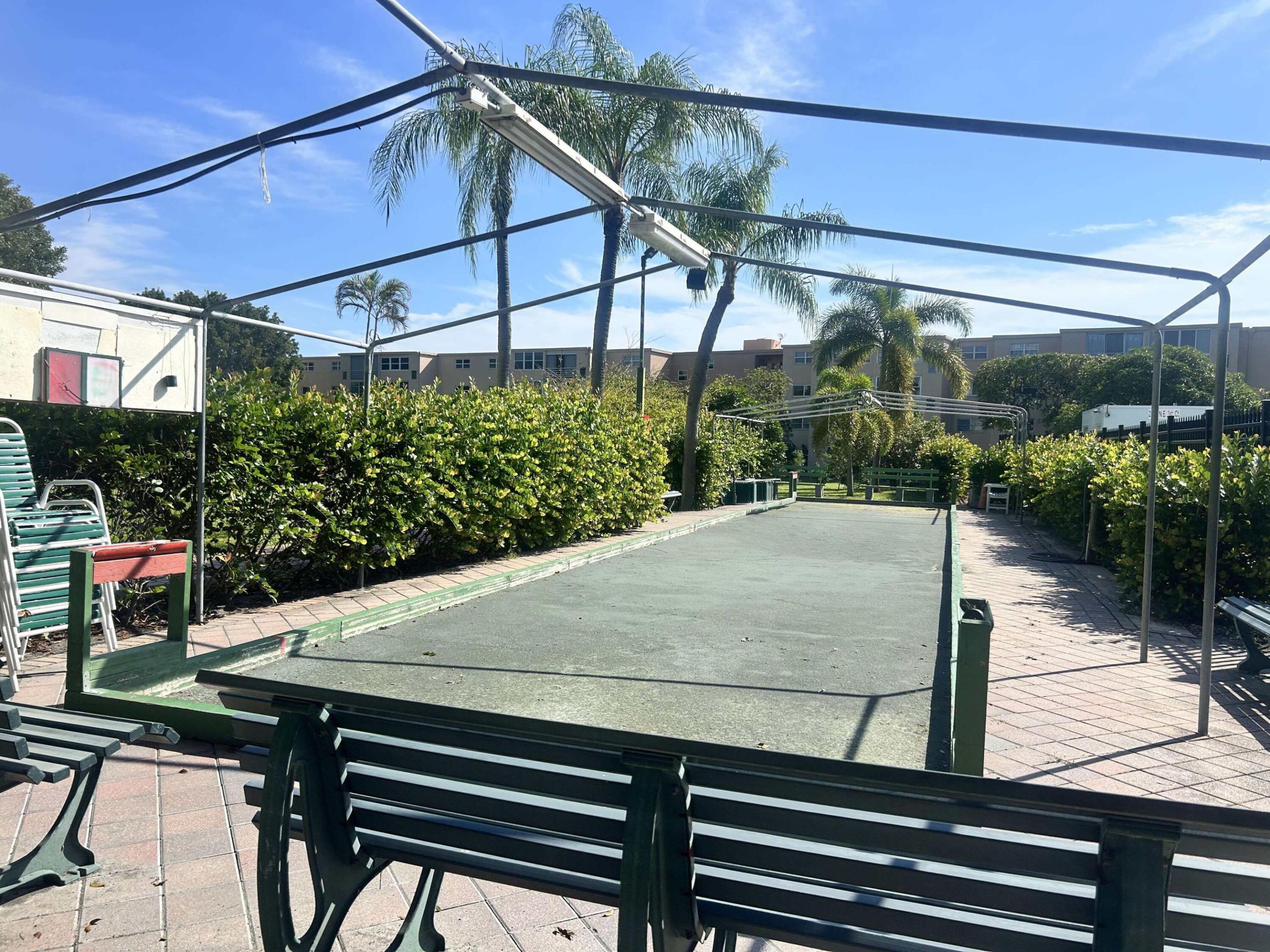 VILLAGE ROYALE GREENHILL CONDO - Residential