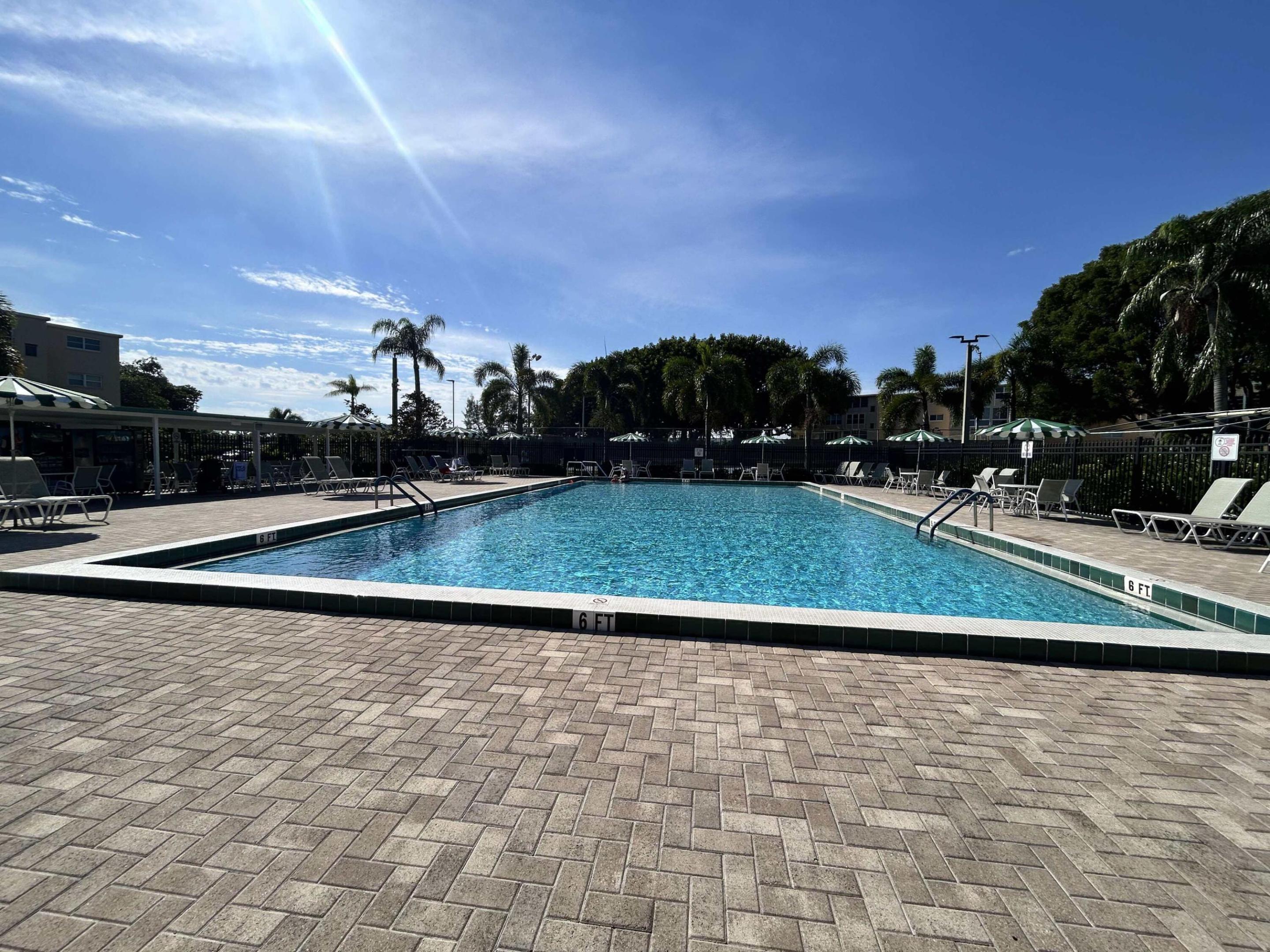 VILLAGE ROYALE GREENHILL CONDO - Residential