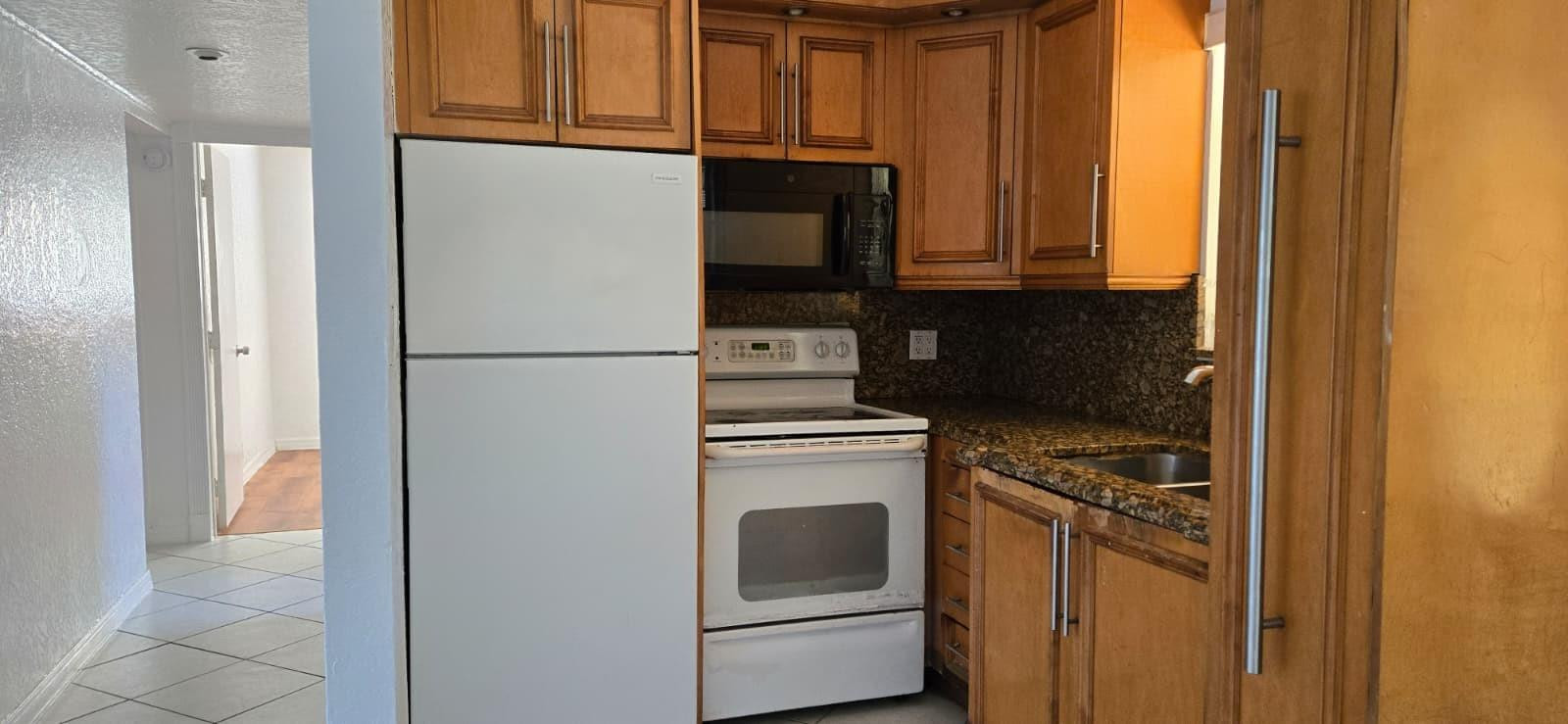 MIAMI GARDENS ESTATES SEC 6 - Residential Lease