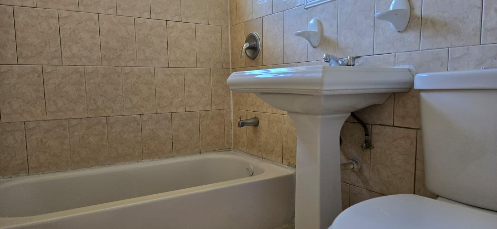MIAMI GARDENS ESTATES SEC 6 - Residential Lease
