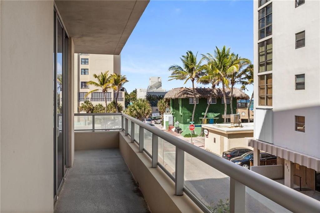 COSTA HOLLYWOOD CONDO - Residential