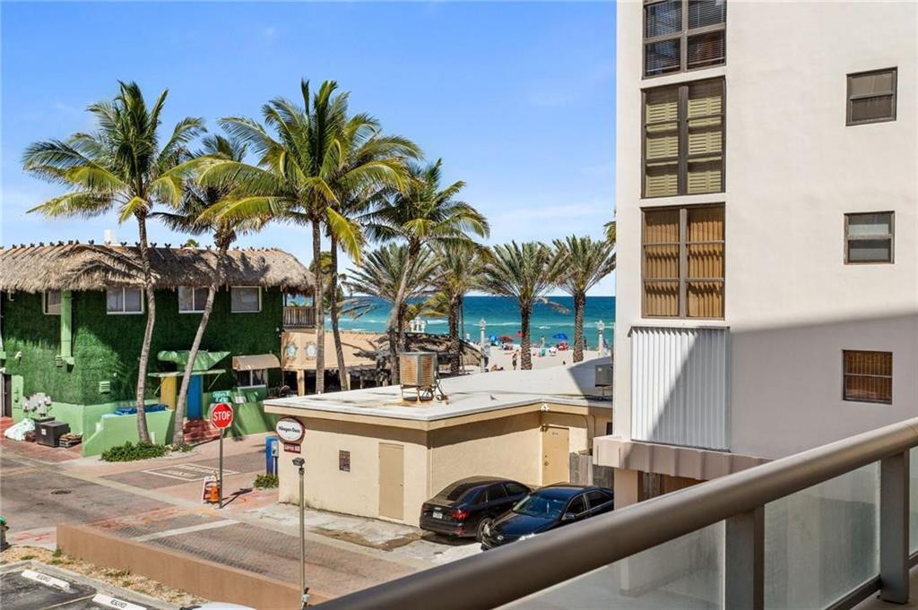 COSTA HOLLYWOOD CONDO - Residential