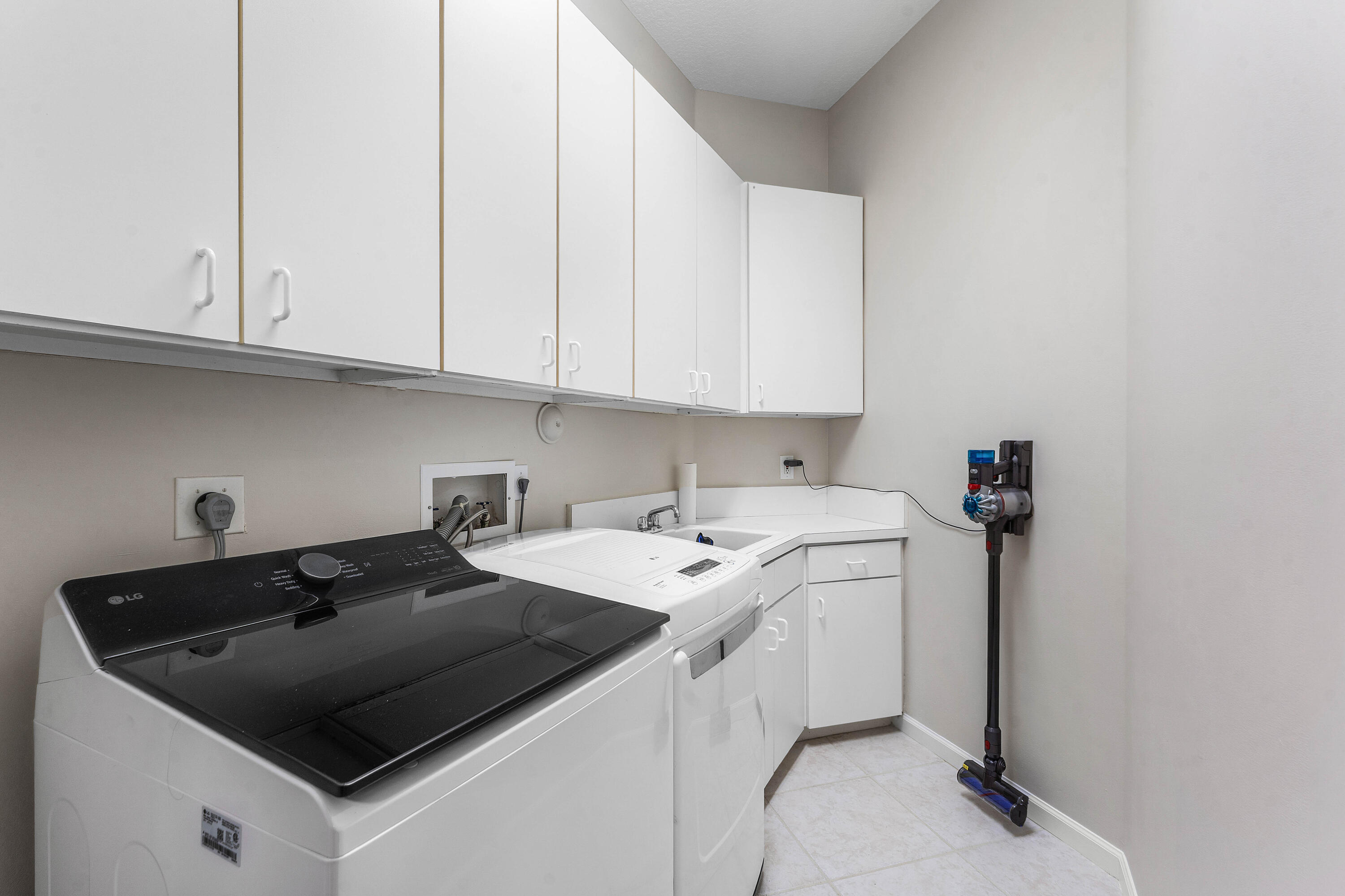 BINKS FOREST OF THE LANDINGS AT WELLINGTON - Residential
