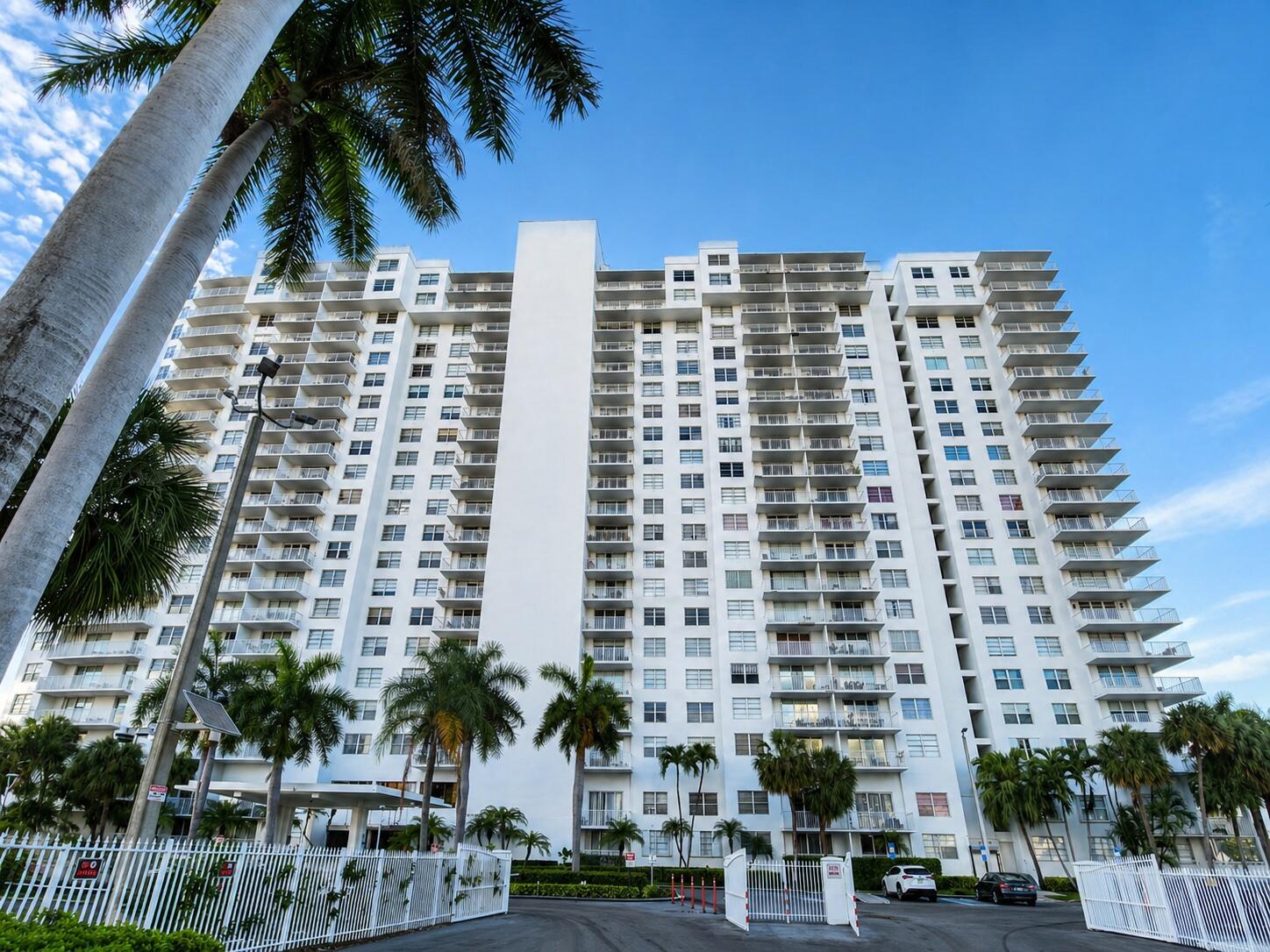 ADMIRALS PORT CONDO WEST BLDG - Residential