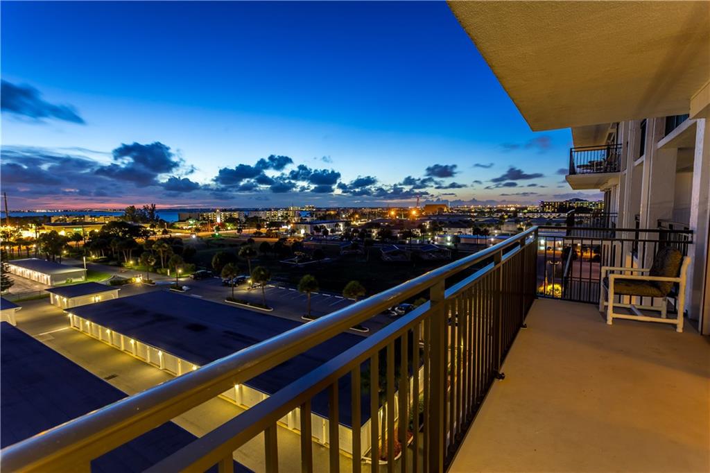 2100 Towers - Residential