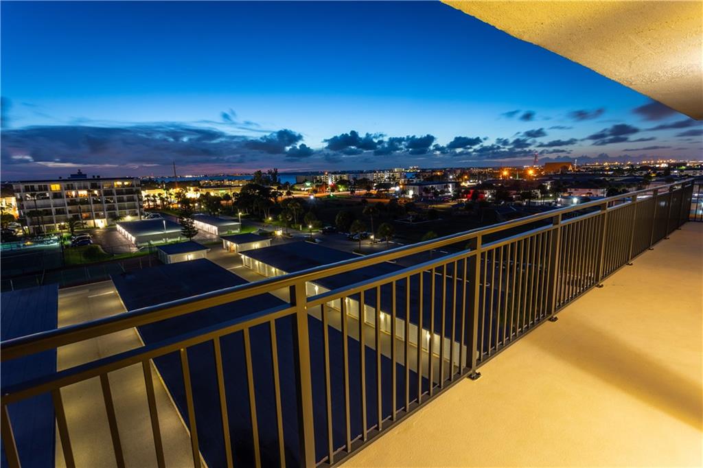 2100 Towers - Residential