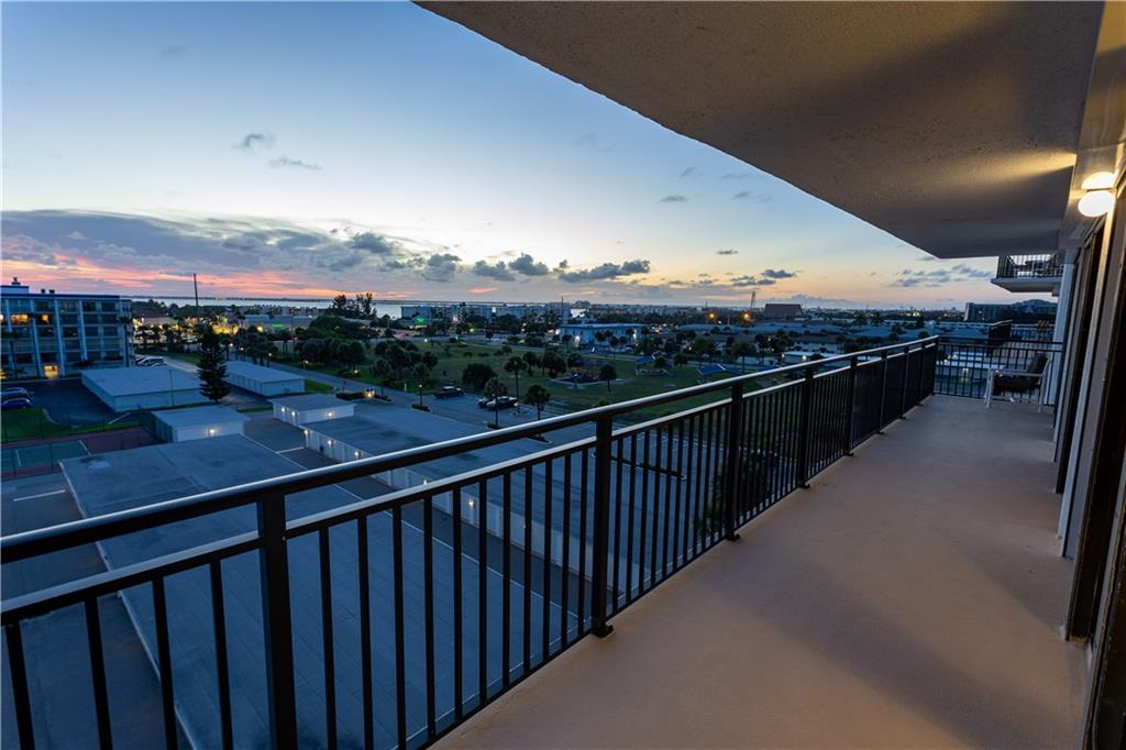 2100 Towers - Residential