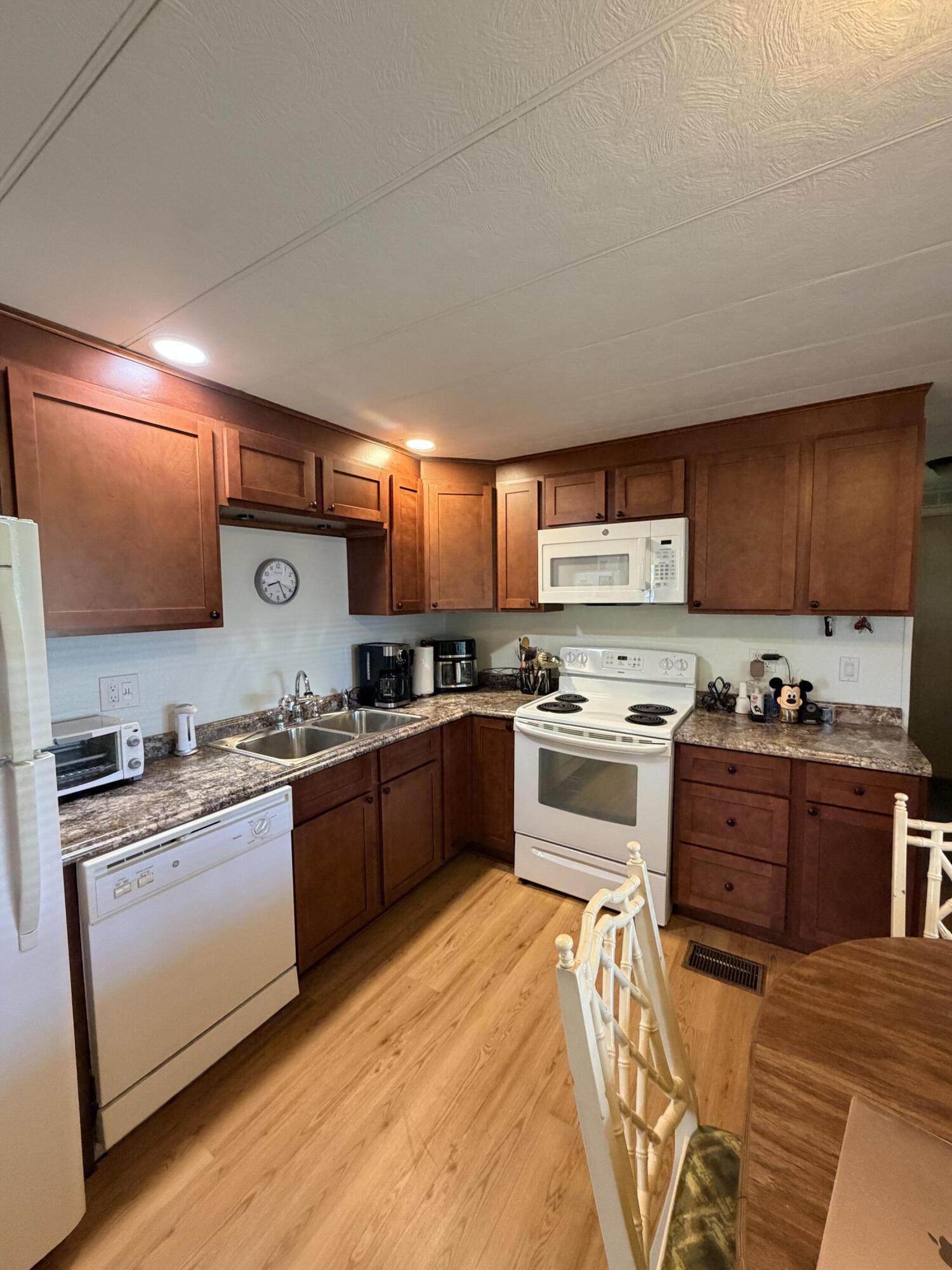 RAVENSWOOD ESTATES & MARINAS - Residential