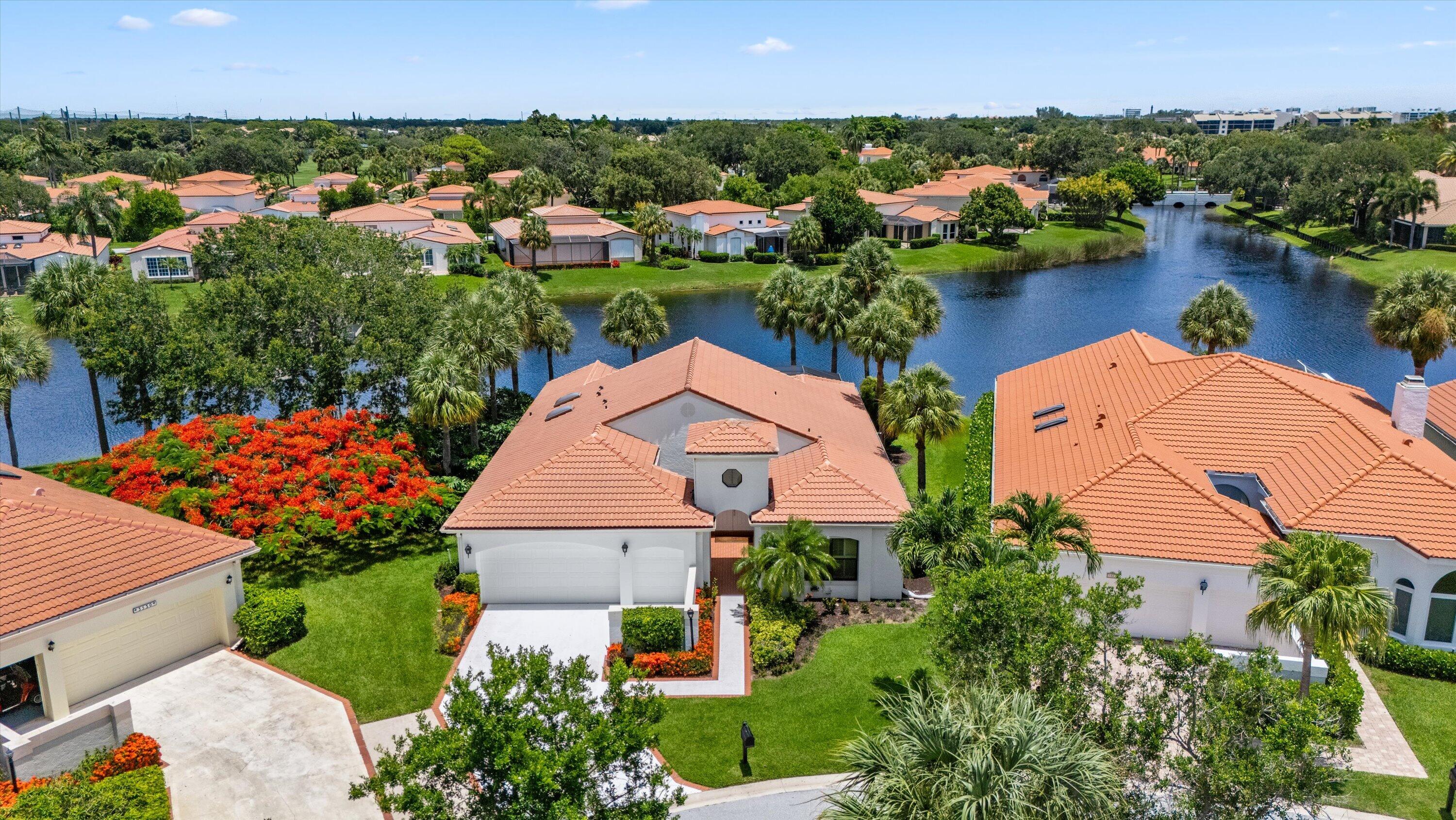 LANTERN BAY AT JONATHANS LANDING - Residential