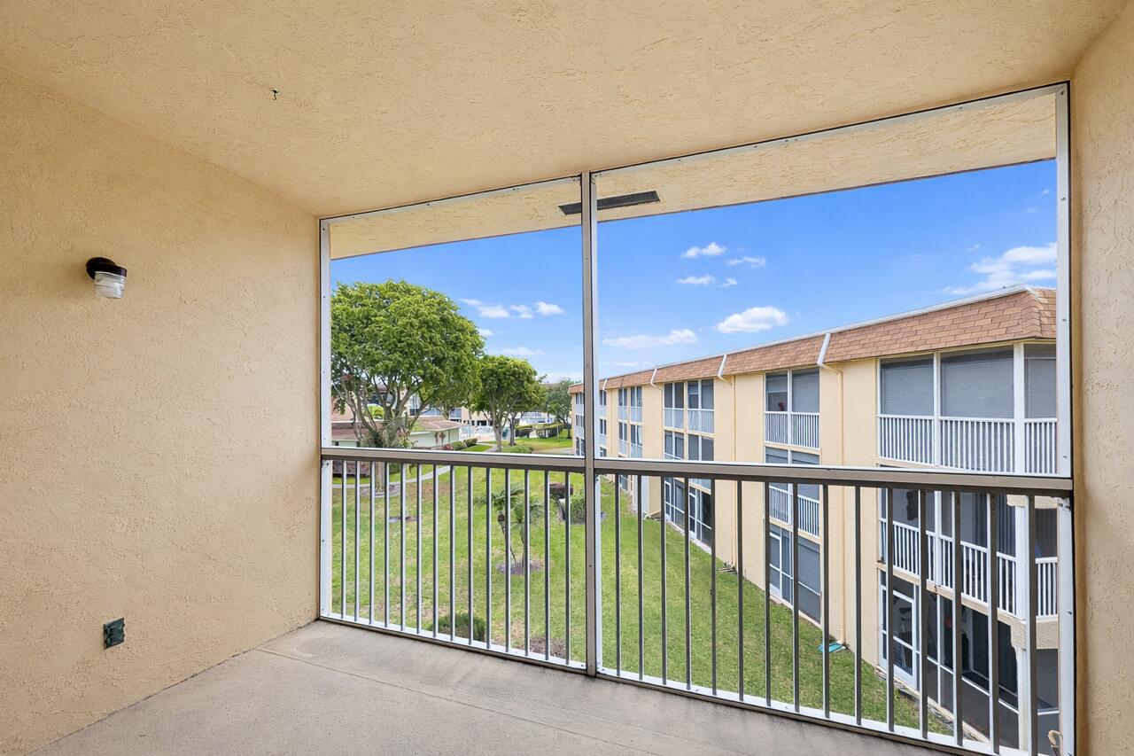 VILLAGE GREEN HAMPTON CONDO - Residential Lease