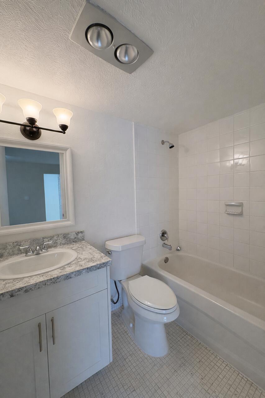 VILLAGE GREEN HAMPTON CONDO - Residential Lease