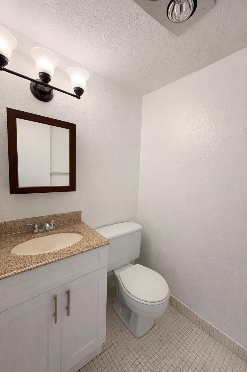 VILLAGE GREEN HAMPTON CONDO - Residential Lease