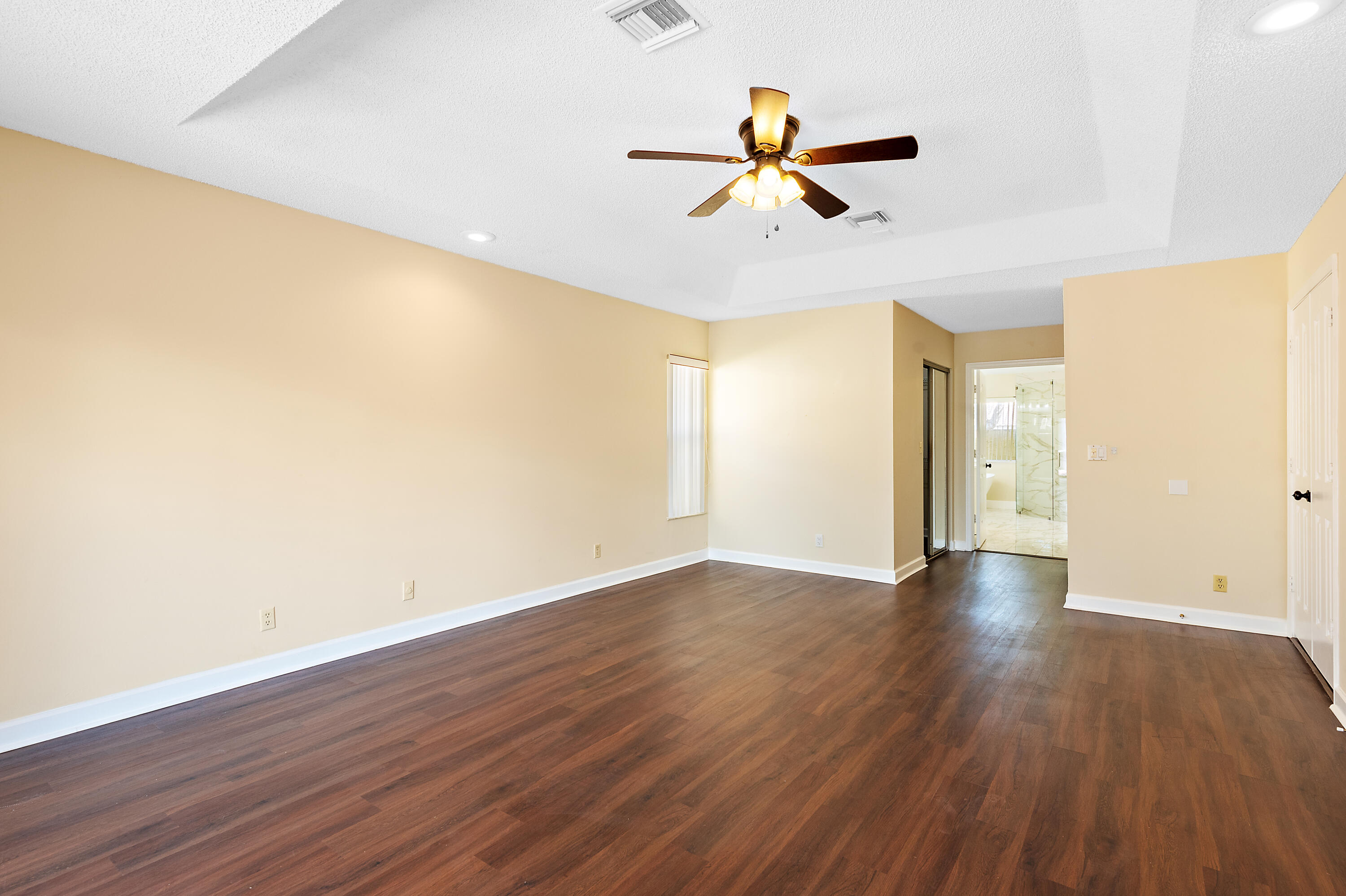 COUNTRYS POINT - Residential Lease