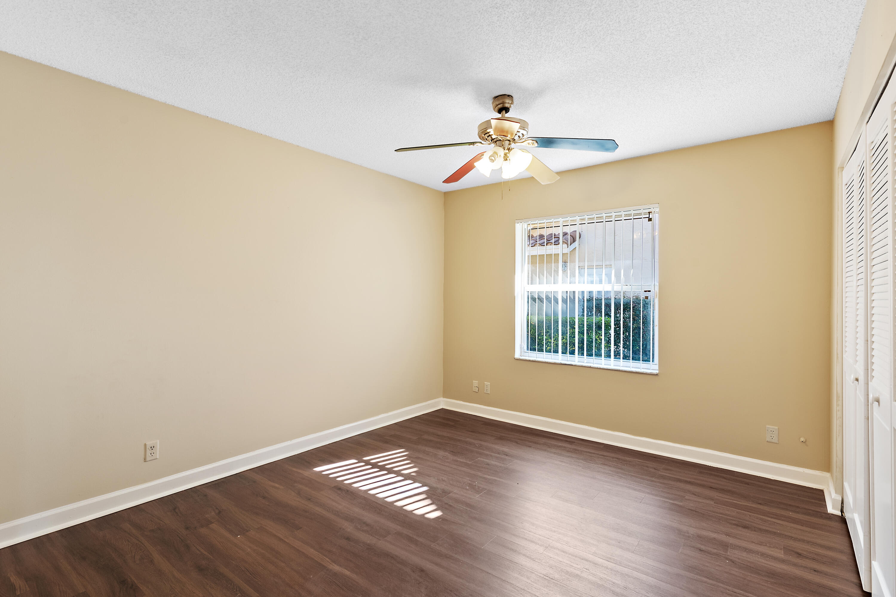 COUNTRYS POINT - Residential Lease