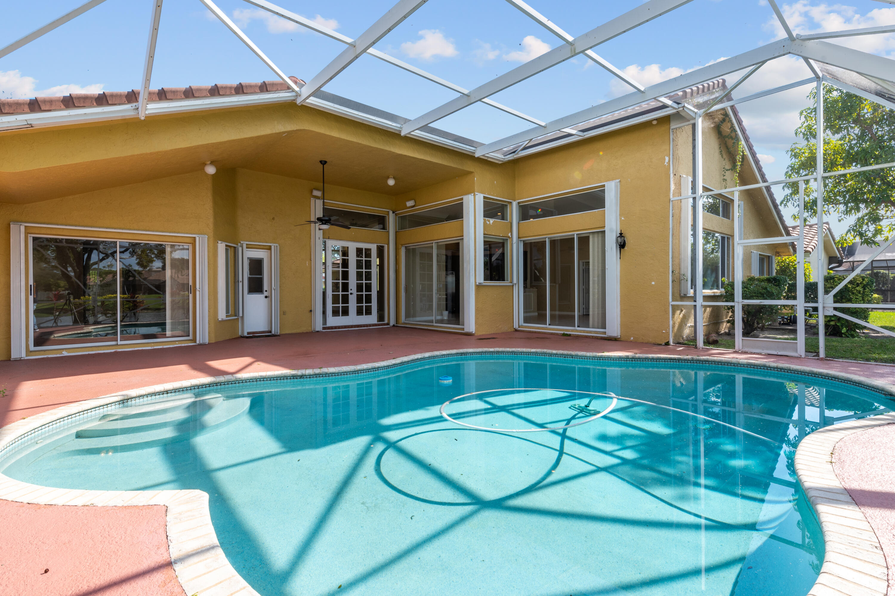 COUNTRYS POINT - Residential Lease