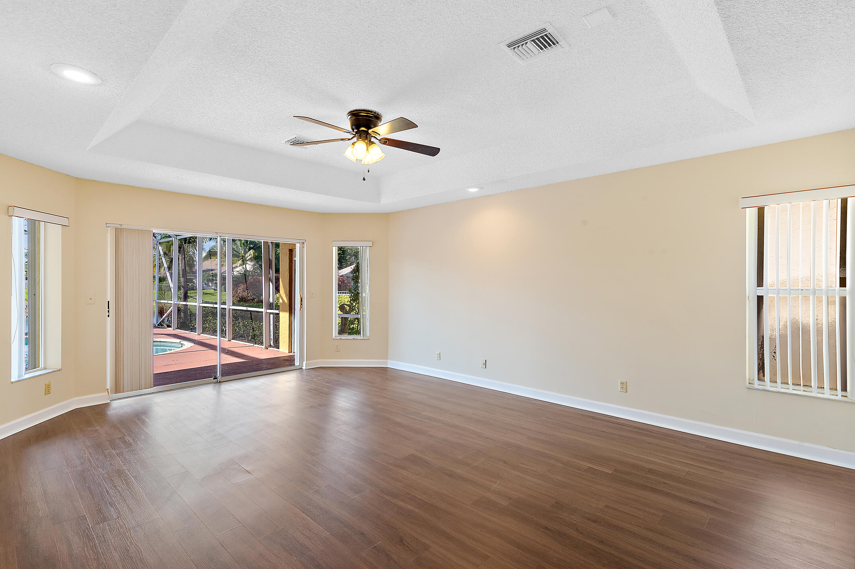 COUNTRYS POINT - Residential Lease