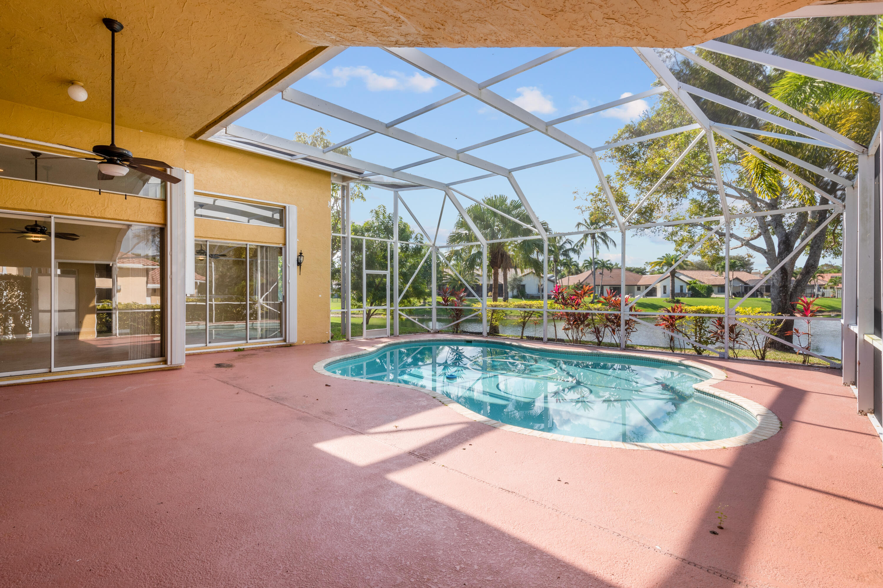 COUNTRYS POINT - Residential Lease