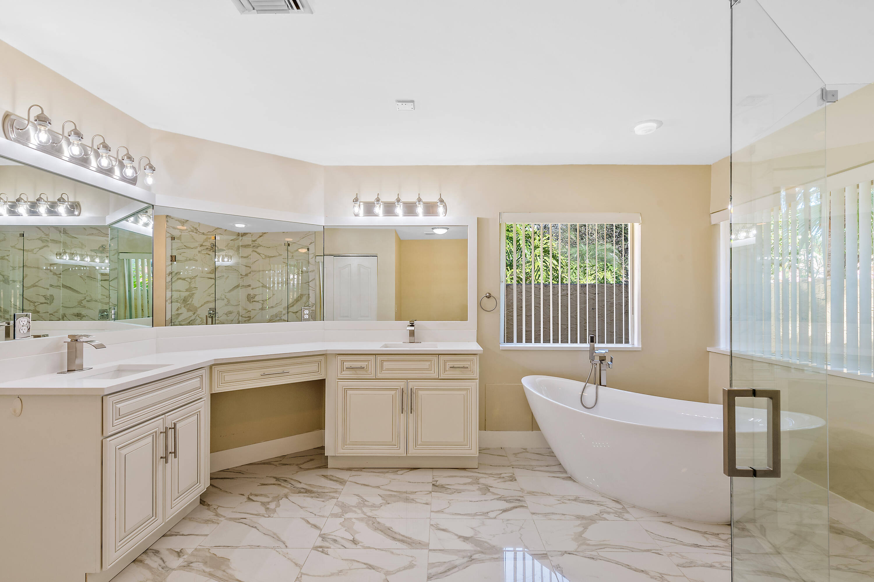 COUNTRYS POINT - Residential Lease