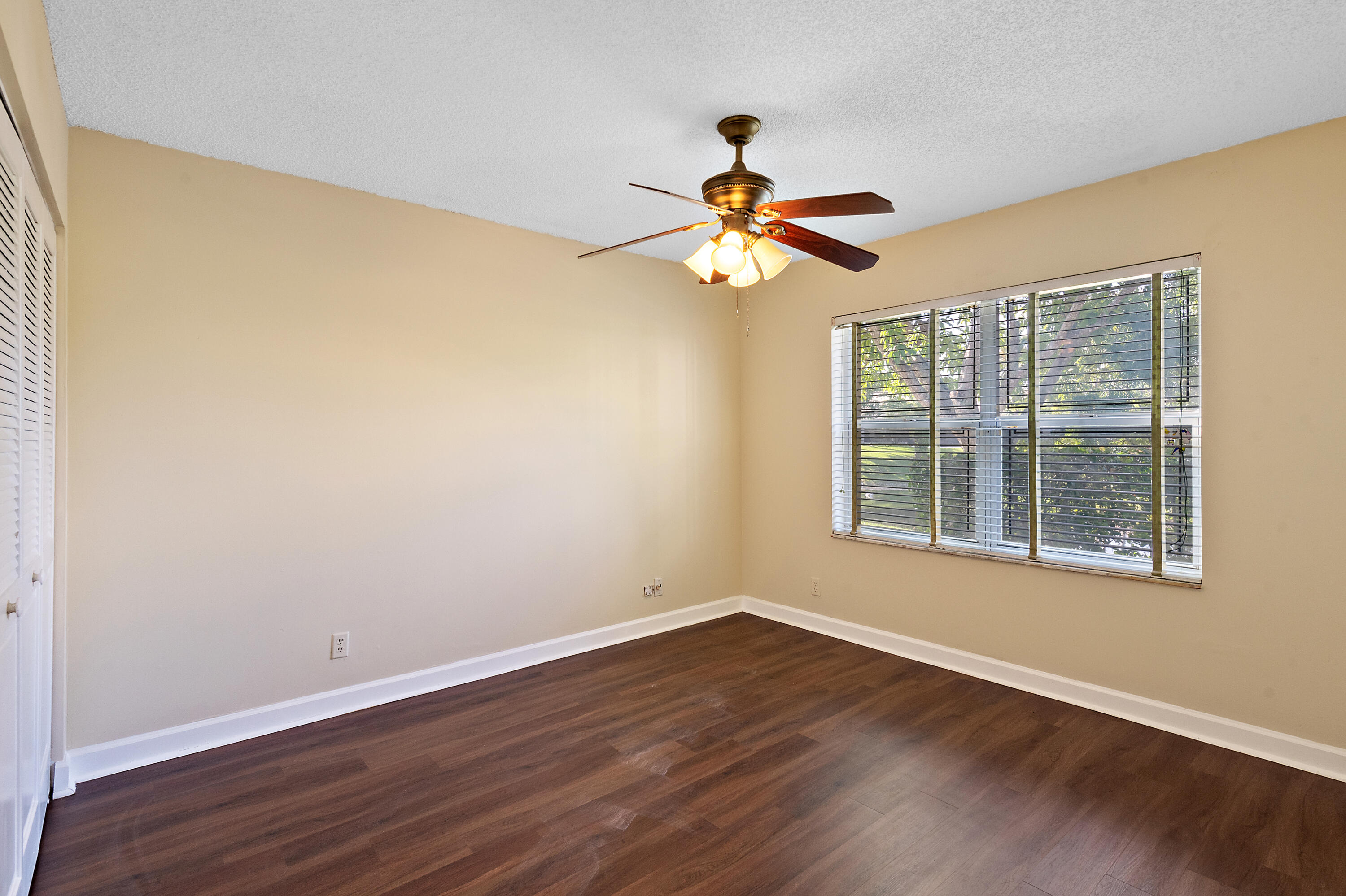 COUNTRYS POINT - Residential Lease