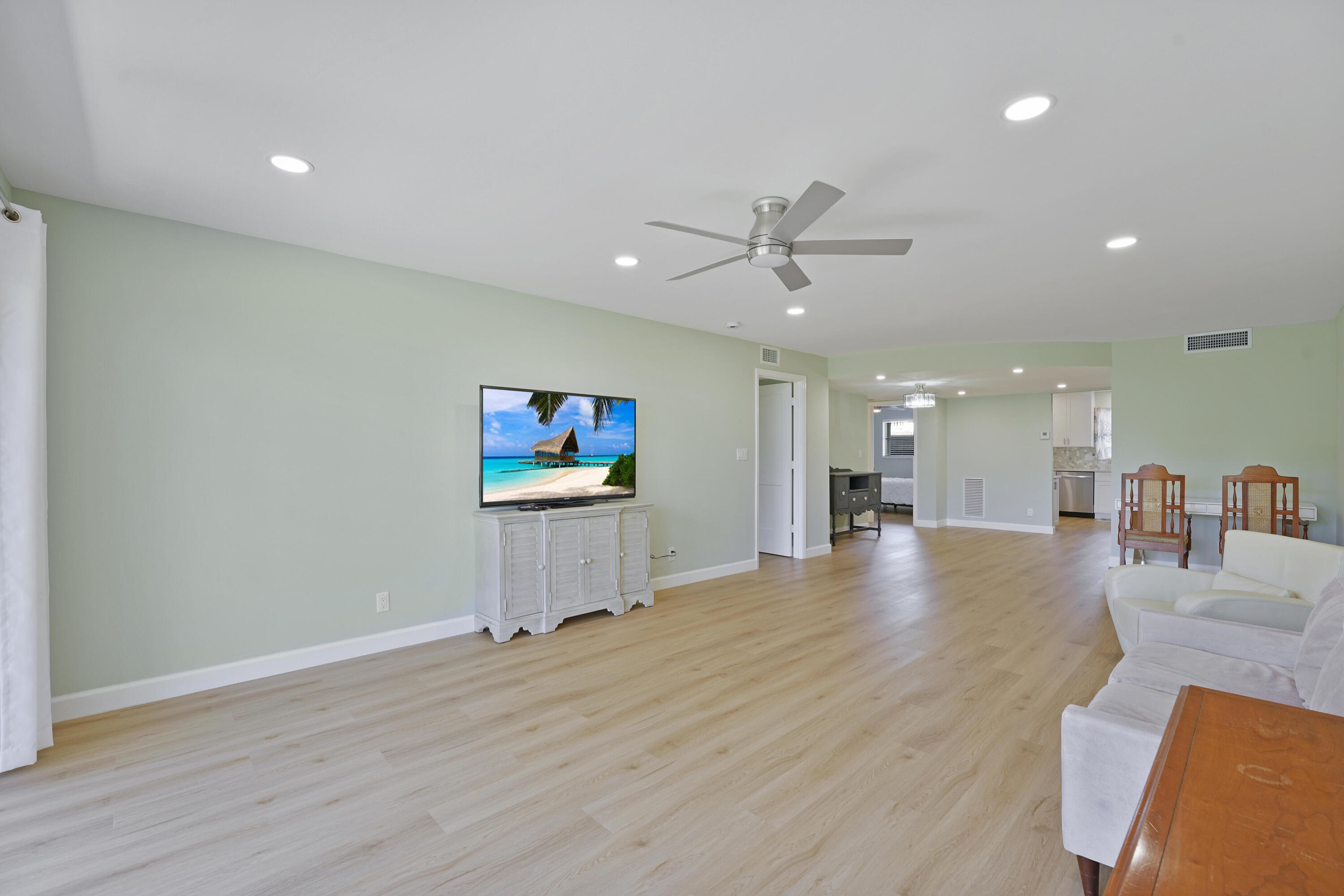 LAKE HARBOUR TOWERS CONDO - Residential