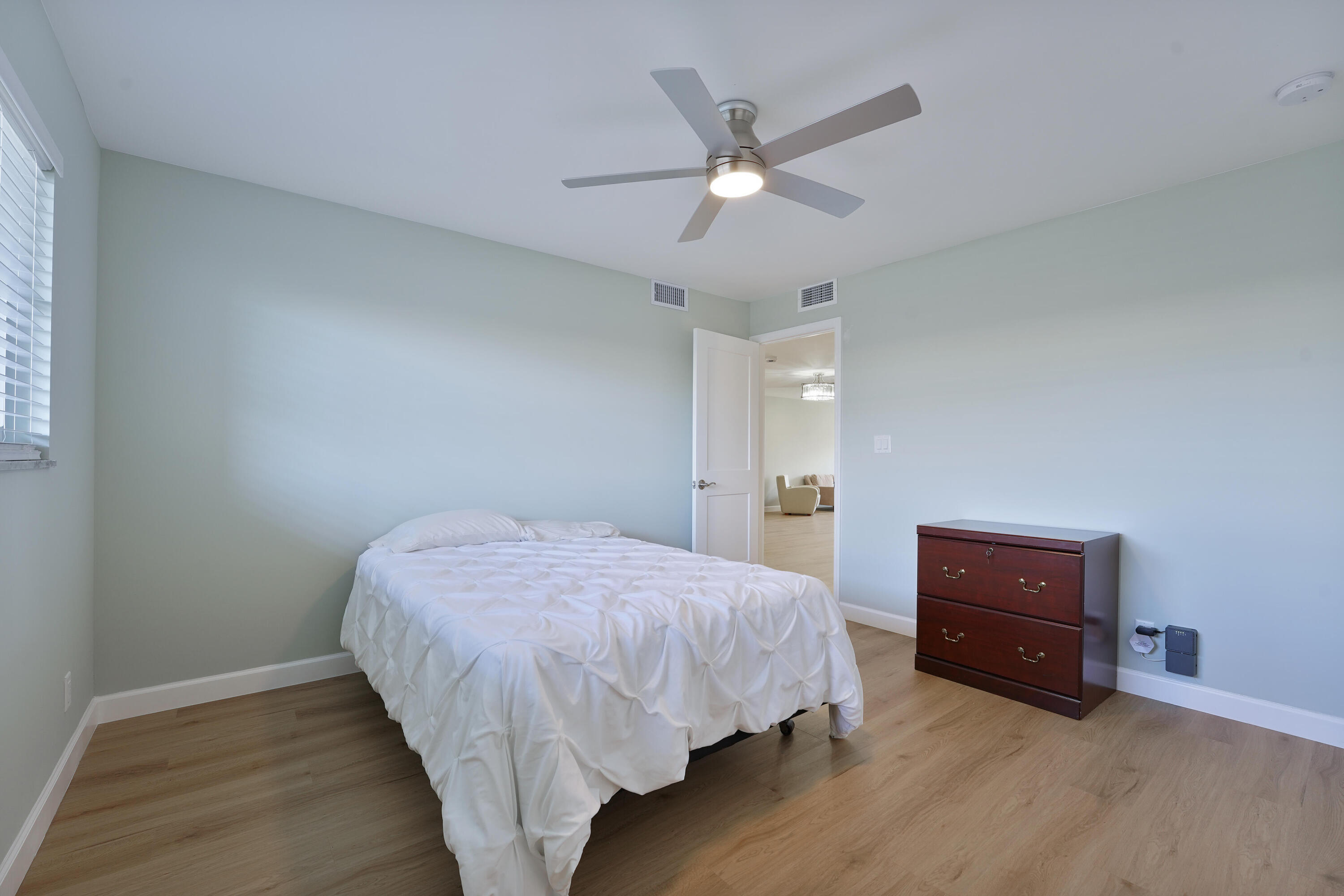 LAKE HARBOUR TOWERS CONDO - Residential