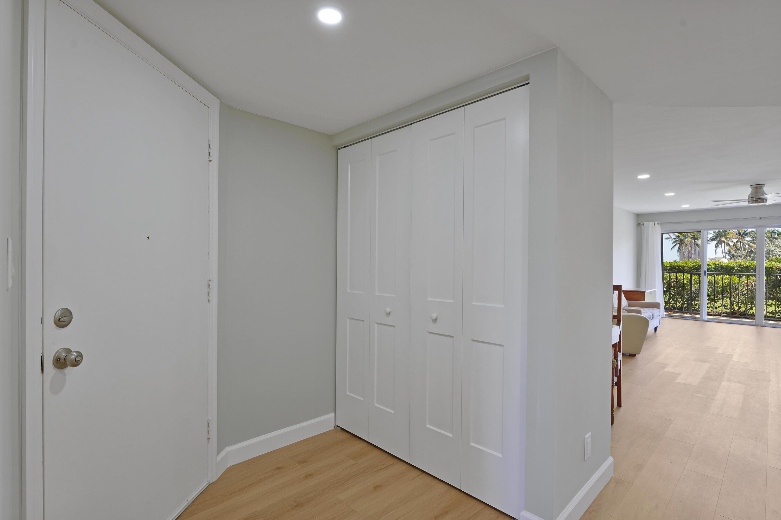 LAKE HARBOUR TOWERS CONDO - Residential