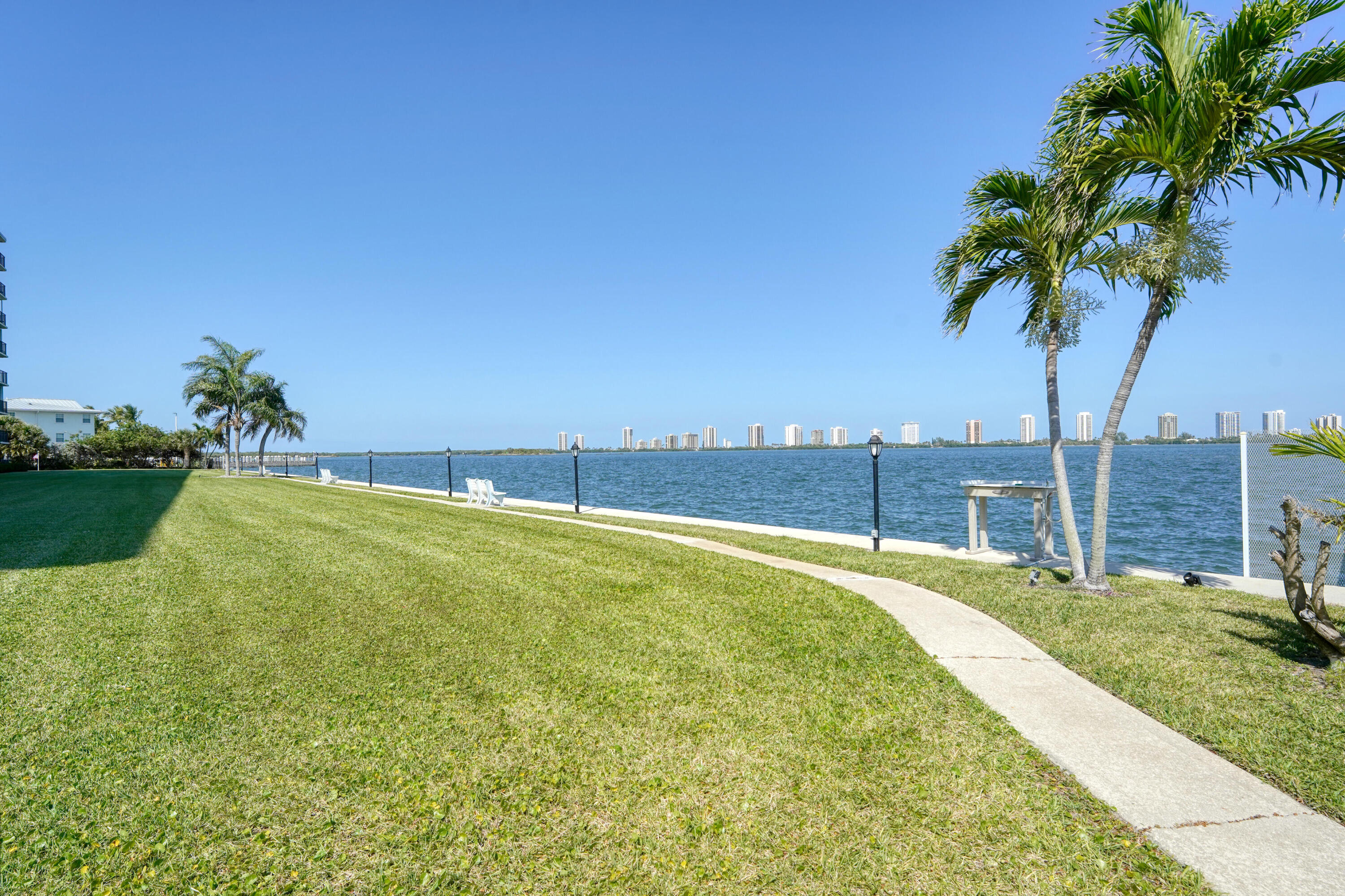 LAKE HARBOUR TOWERS CONDO - Residential