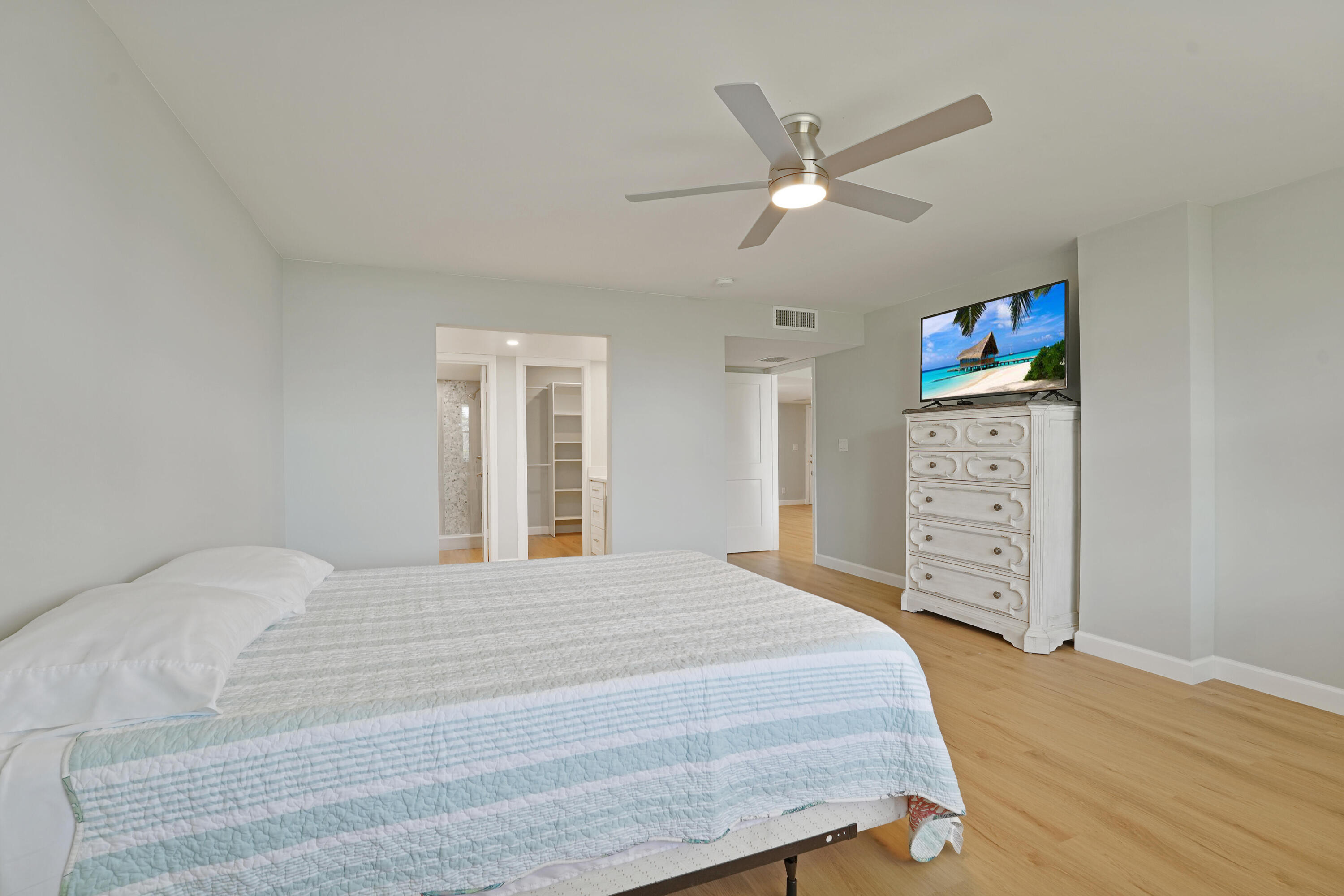 LAKE HARBOUR TOWERS CONDO - Residential