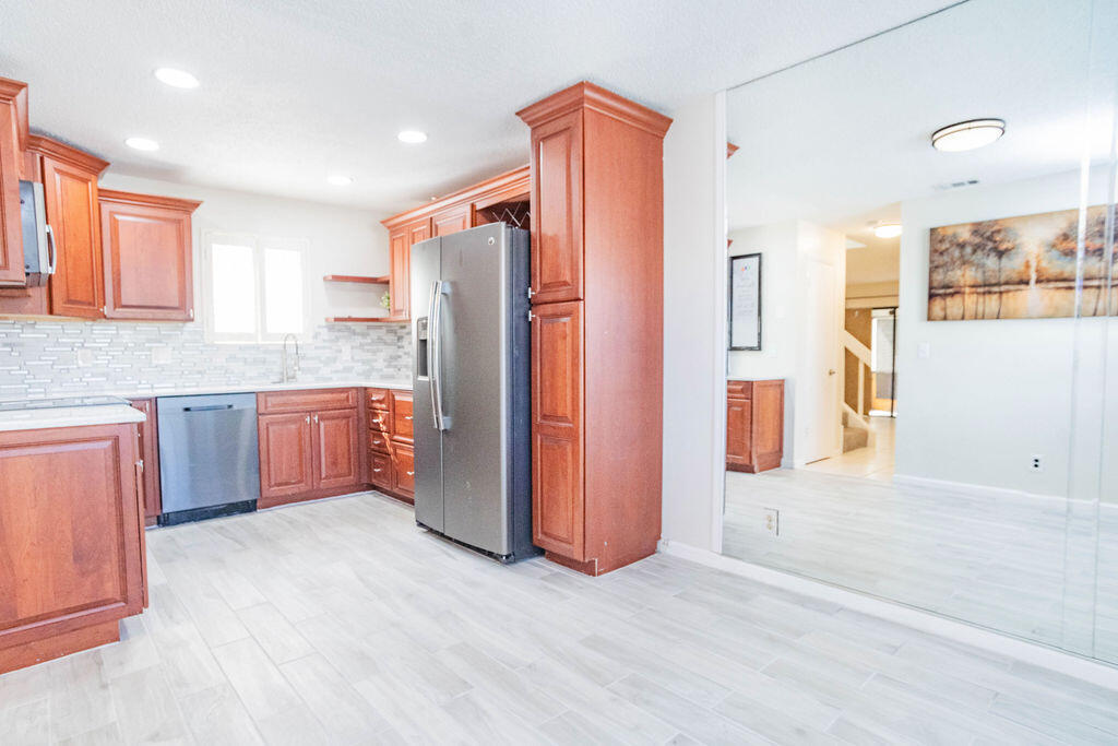 POPPLETON CREEK CONDO - Residential Lease
