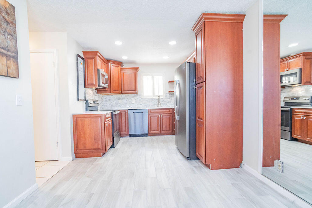 POPPLETON CREEK CONDO - Residential Lease