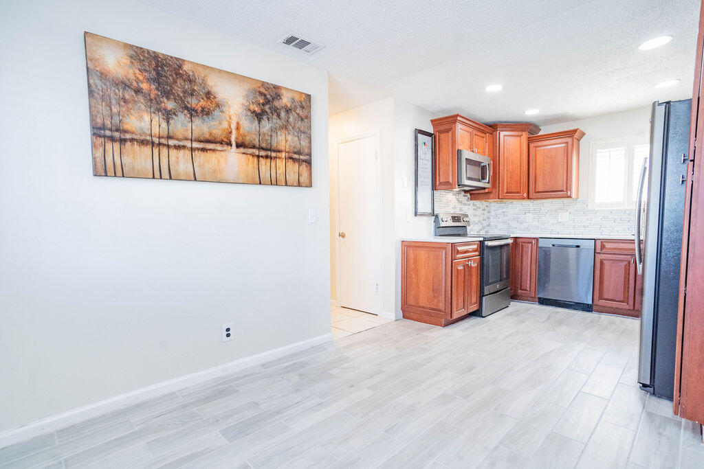 POPPLETON CREEK CONDO - Residential Lease