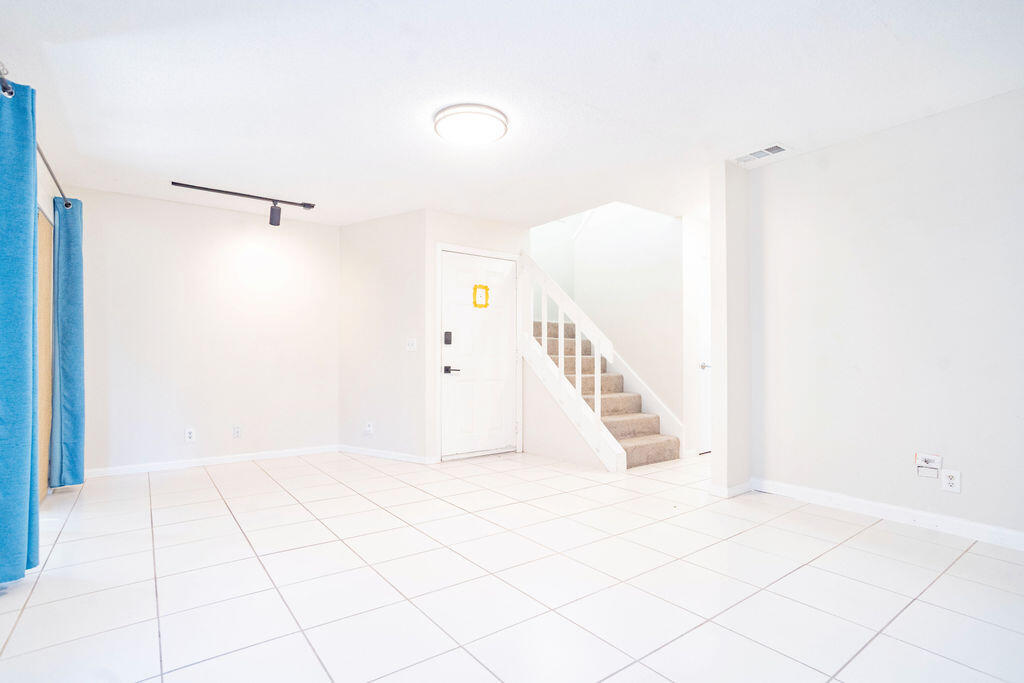 POPPLETON CREEK CONDO - Residential Lease