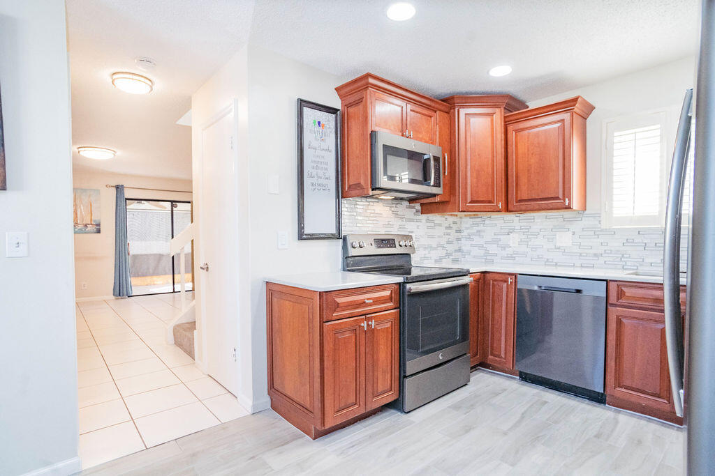 POPPLETON CREEK CONDO - Residential Lease