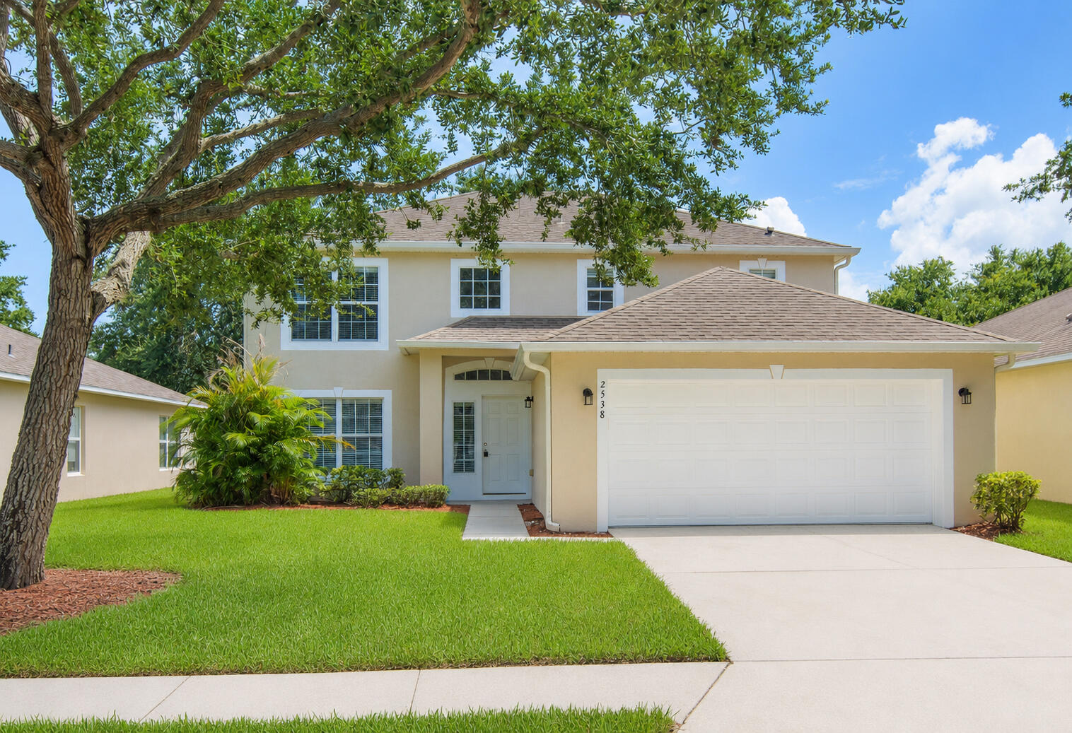 New Roof CS! This well priced lakefront home has the size that matters with several formal areas including a family room, living room, dining room and huge 10x30 covered/screened patio overlooking the large lake with mature trees providing a touch of shade to cool off! With 4 spacious beds and 3 bath step inside to an abundance of natural light, soaring ceilings, formal living areas, arched doorways, granite counters, tile floors, spacious kitchen fresh paint and more. Home is nestled on the sidewalk side of the tree lined street for some fun and exercise. Community pool and playground a plus!