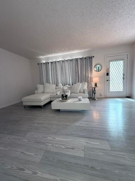 KINGSLEY AT CENTURY VILLAGE - Residential