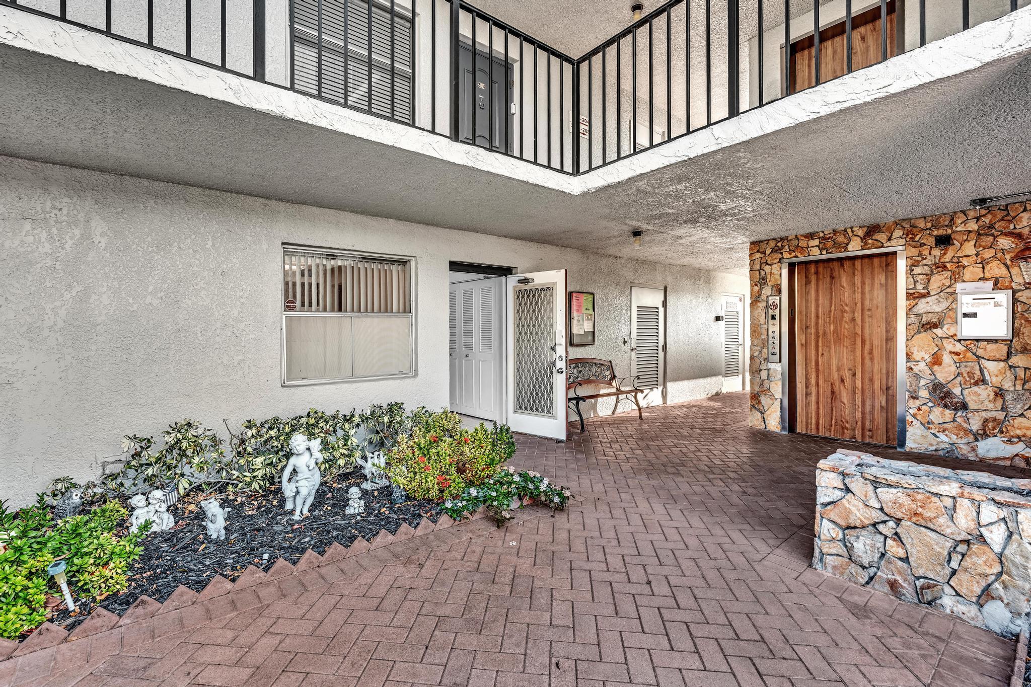 VILLAGES OF ORIOLE DEAUVILLE CONDO - Residential
