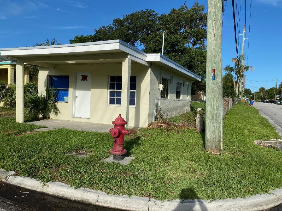 SMALL BUT COZY HOUSE WITH TILES ALL OVER. LIGHTLY NEW APPLIANCES. TILED BATHROOM WITH SHOWER. DRIVEWAY FOR PARKING...GOOD FOR 2 PEOPLE