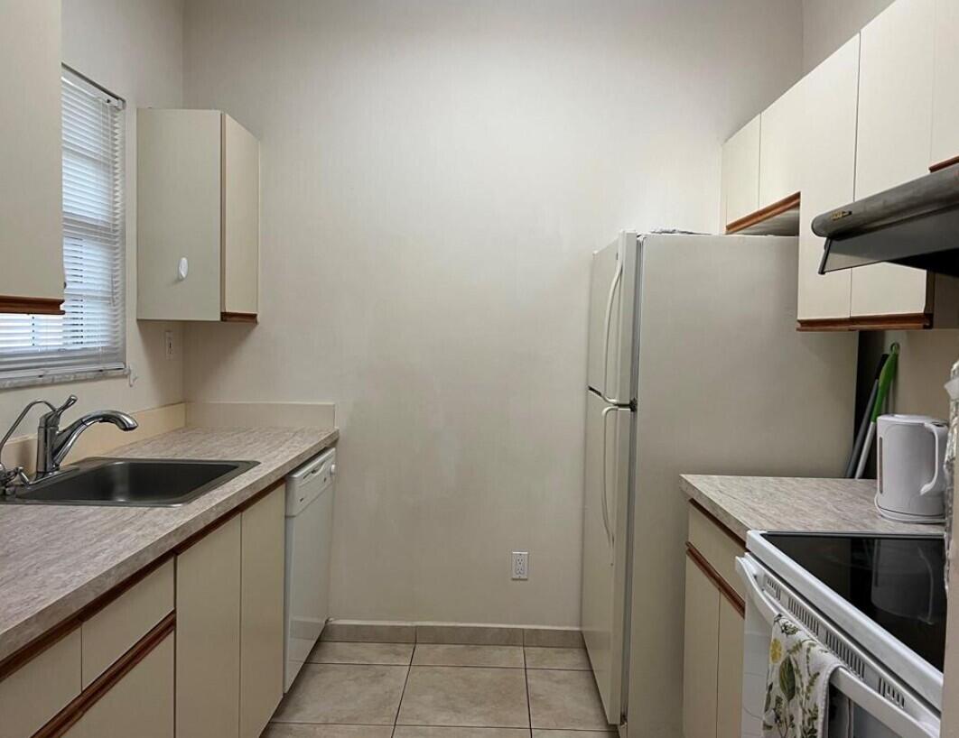 WATERS EDGE AT DEERFIELD CONDO - Residential Lease
