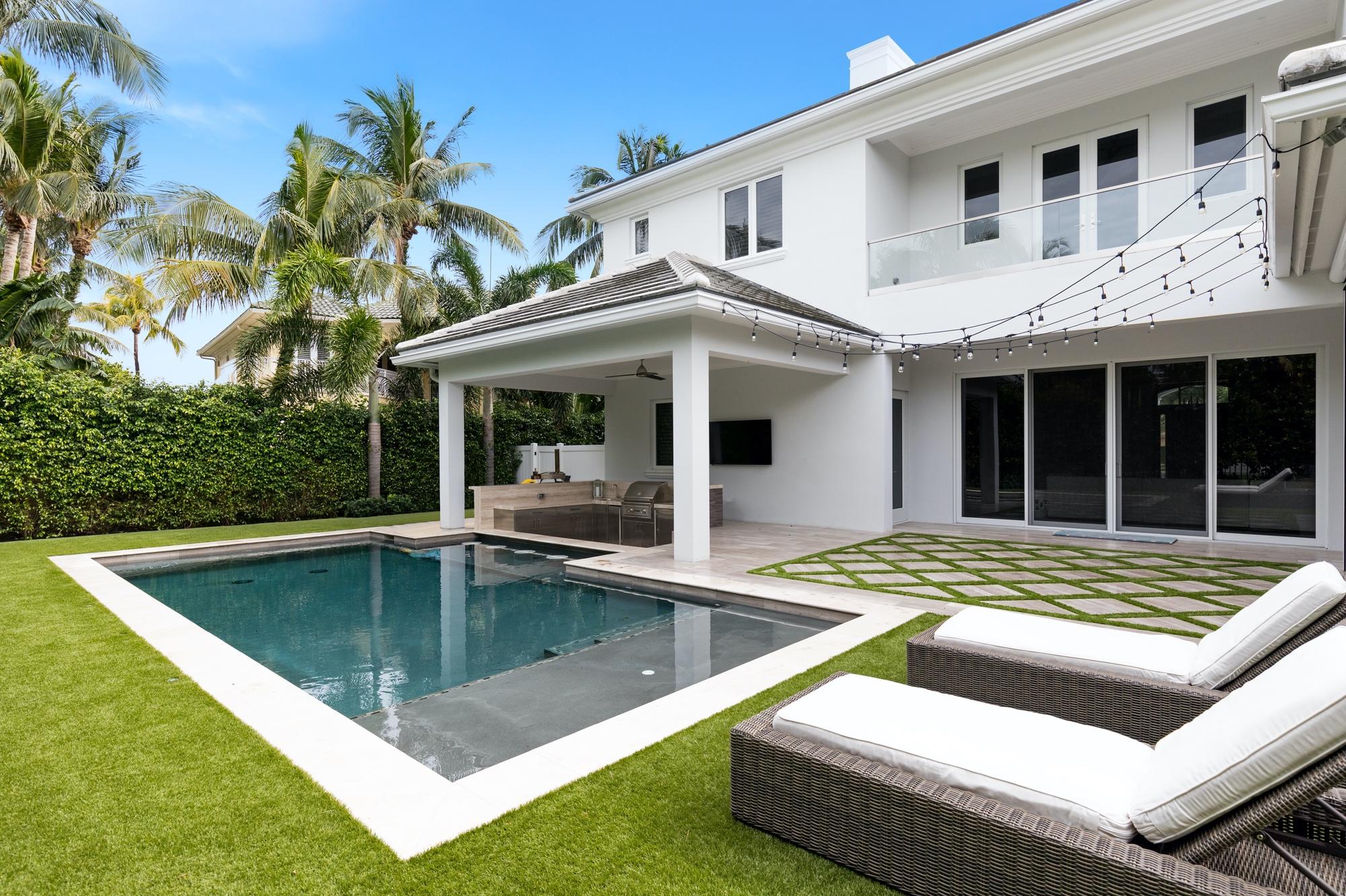 ROYAL PALM YACHT & COUNTRY CLUB - Residential