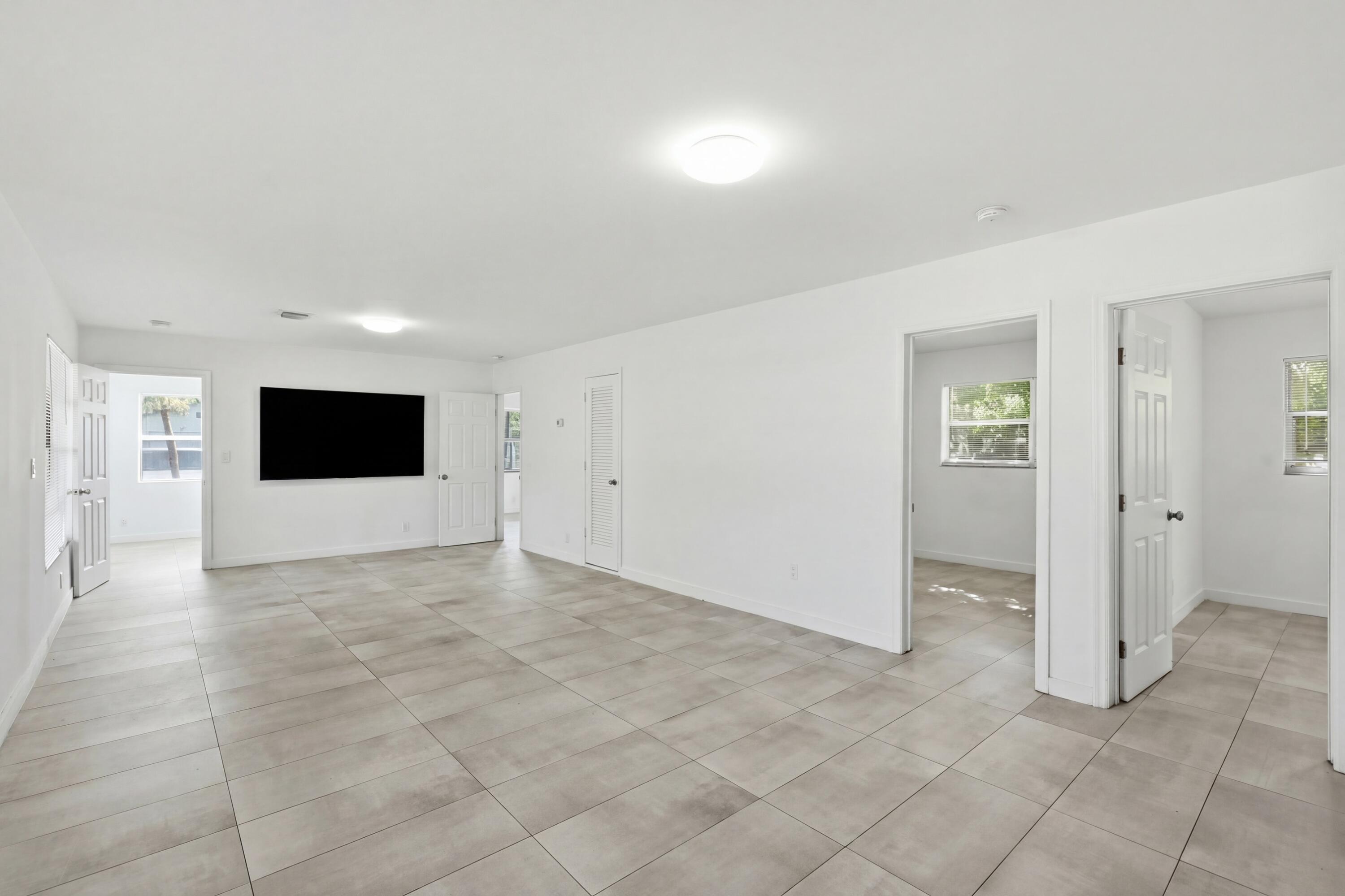 OAKLAND PARK SECOND ADD - Residential Income