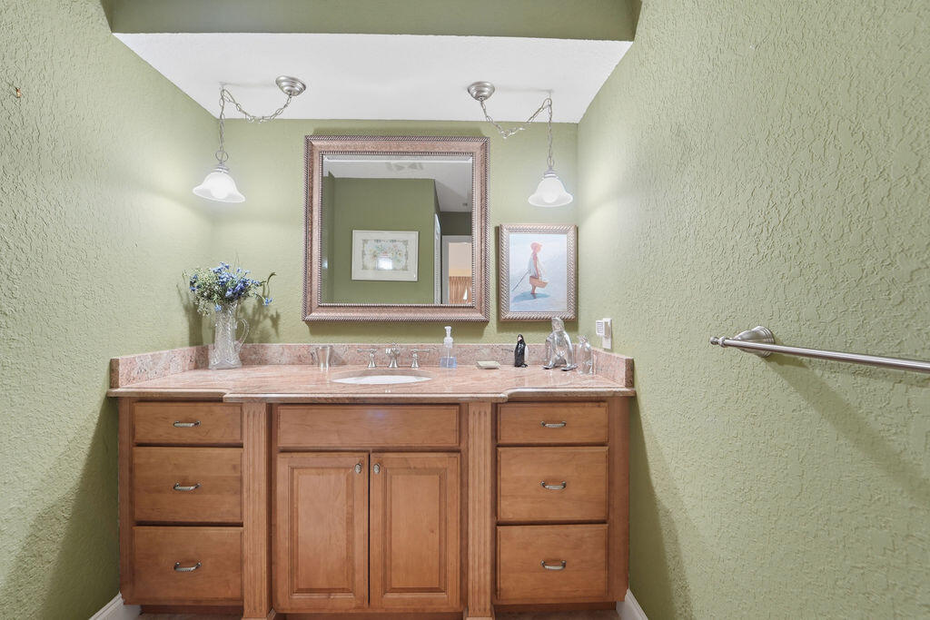 EASTPOINTE COUNTRY CLUB - Residential