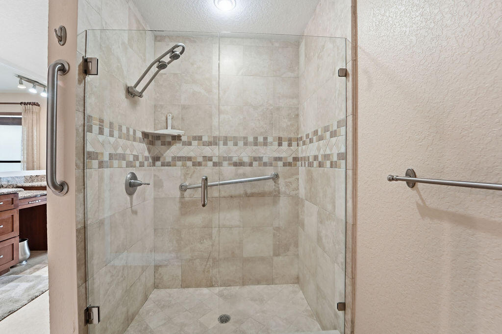 EASTPOINTE COUNTRY CLUB - Residential