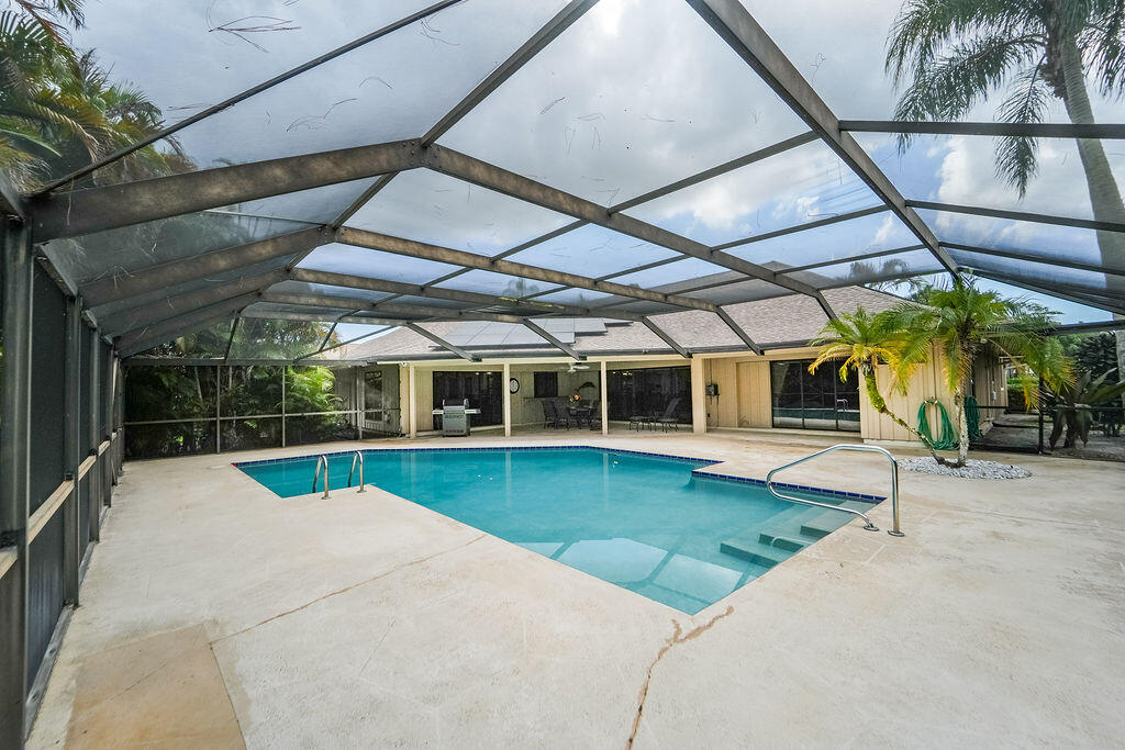 EASTPOINTE COUNTRY CLUB - Residential