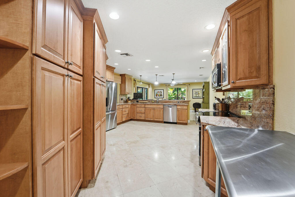 EASTPOINTE COUNTRY CLUB - Residential