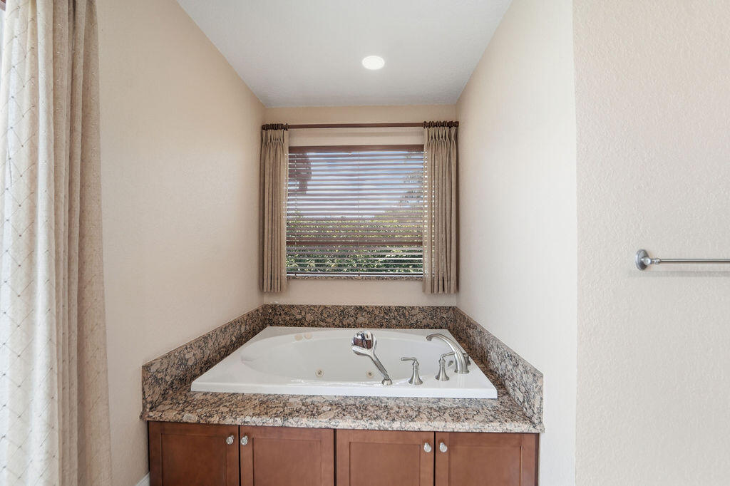 EASTPOINTE COUNTRY CLUB - Residential