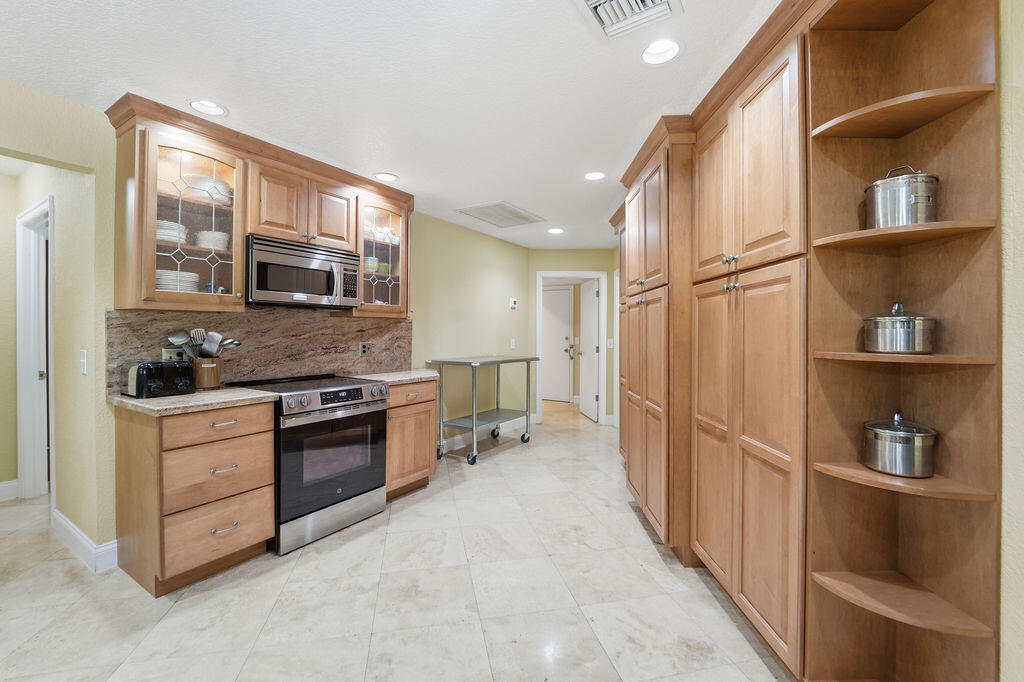 EASTPOINTE COUNTRY CLUB - Residential