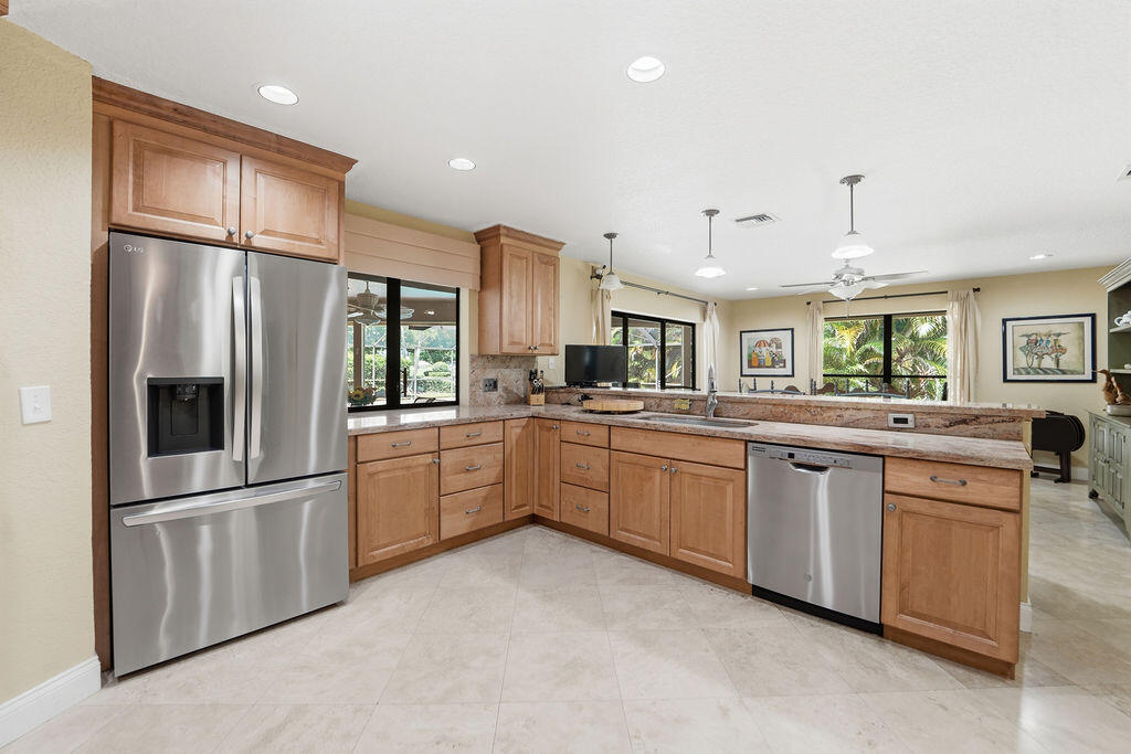 EASTPOINTE COUNTRY CLUB - Residential