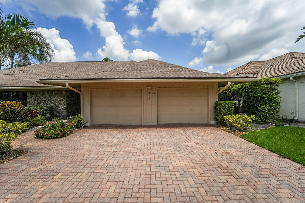 EASTPOINTE COUNTRY CLUB - Residential
