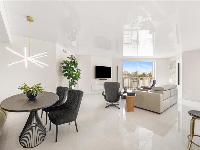 LES PELICANS (THE PELICANS) CONDO - Residential