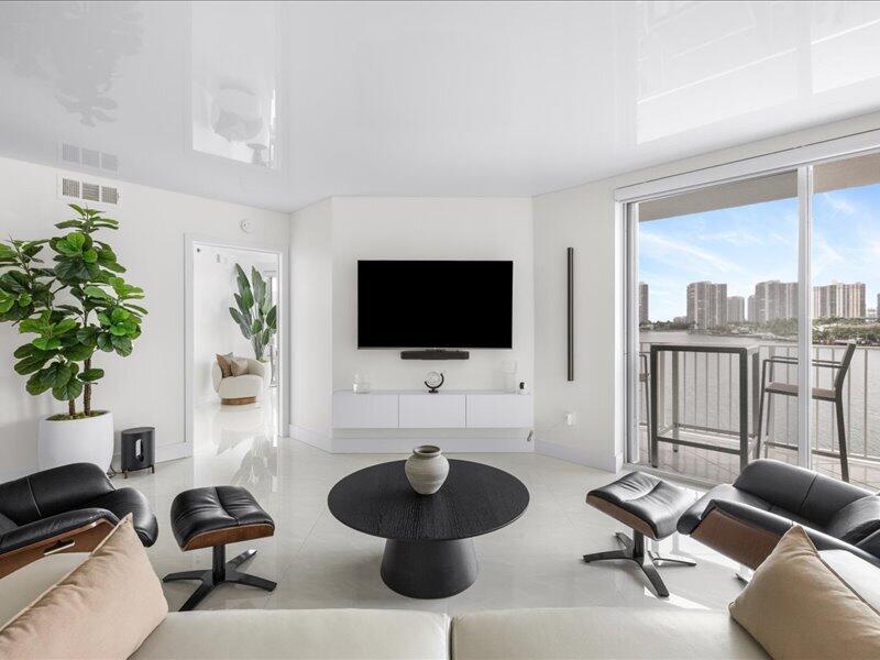 LES PELICANS (THE PELICANS) CONDO - Residential